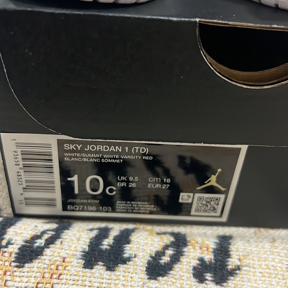 Toddler 10c sky jordan 1 mid
"summit white varsity red" brand new with box - Picture 7 of 11